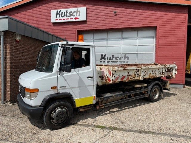 Mercedes-Benz Vario 818 D Abrollkipper mit Container - Гаковий мультиліфт вантажівка: фото 5 Mercedes-Benz Vario 818 D Abrollkipper mit Container - Гаковий мультиліфт вантажівка: фото 5