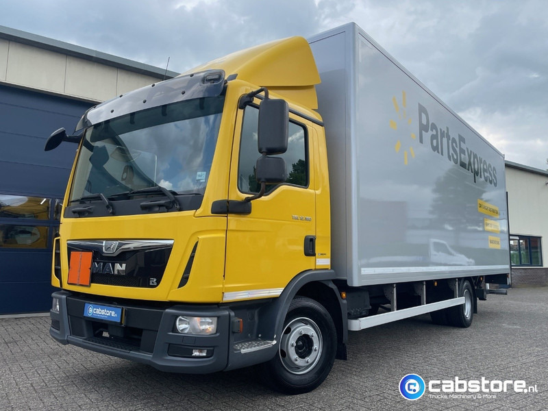 MAN TGL 12.180 4x2 Euro 6 Bakwagen MAN TGL 12.180 Bakwagen Euro 6 - Bouwjaar 2016 - Km 394.831 - Laadklep - Good condition - Вантажівка з закритим кузовом: фото 1 MAN TGL 12.180 4x2 Euro 6 Bakwagen MAN TGL 12.180 Bakwagen Euro 6 - Bouwjaar 2016 - Km 394.831 - Laadklep - Good condition - Вантажівка з закритим кузовом: фото 1