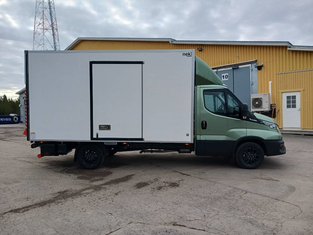 Iveco Daily 35S18A8 - Суцільнометалевий фургон: фото 5 Iveco Daily 35S18A8 - Суцільнометалевий фургон: фото 5