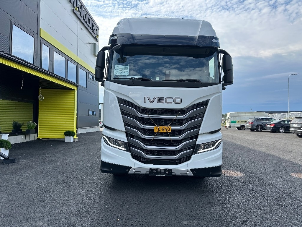 Iveco S-Way AS26S50 NP 2xLNG 6x2*4 - Вантажівка шасі: фото 2 Iveco S-Way AS26S50 NP 2xLNG 6x2*4 - Вантажівка шасі: фото 2