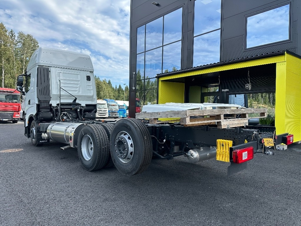 Iveco S-Way AS26S50 NP 2xLNG 6x2*4 - Вантажівка шасі: фото 5 Iveco S-Way AS26S50 NP 2xLNG 6x2*4 - Вантажівка шасі: фото 5