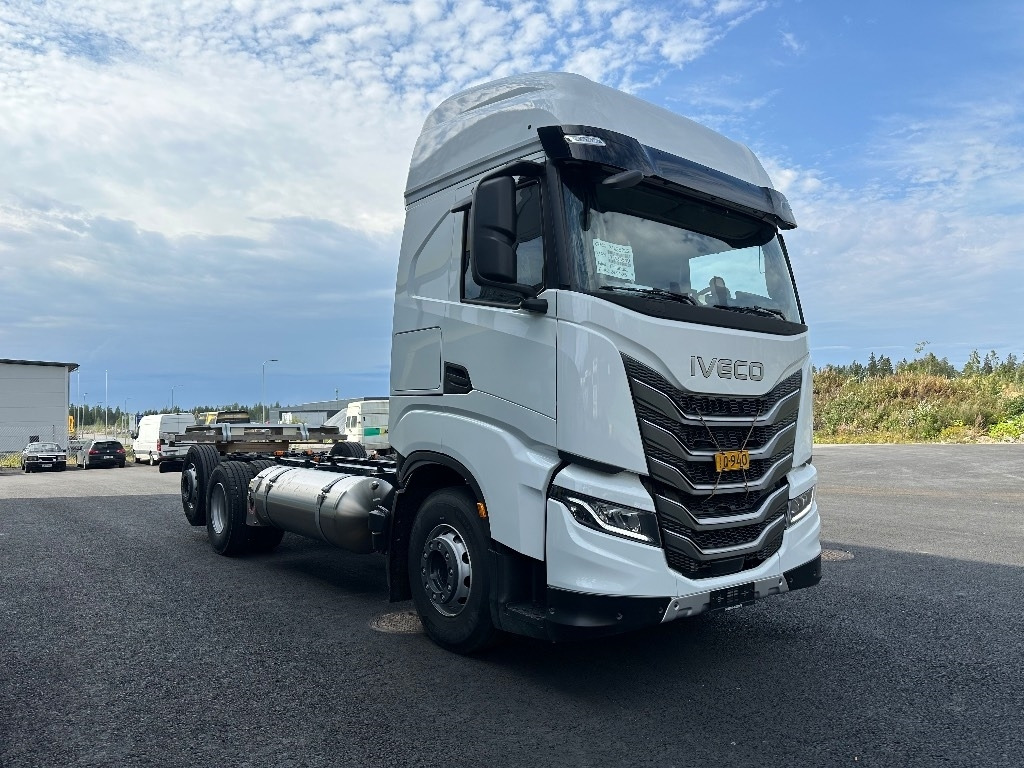 Iveco S-Way AS26S50 NP 2xLNG 6x2*4 - Вантажівка шасі: фото 3 Iveco S-Way AS26S50 NP 2xLNG 6x2*4 - Вантажівка шасі: фото 3