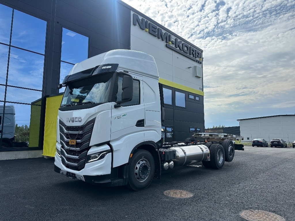 Iveco S-Way AS26S50 NP 2xLNG 6x2*4 - Вантажівка шасі: фото 1 Iveco S-Way AS26S50 NP 2xLNG 6x2*4 - Вантажівка шасі: фото 1