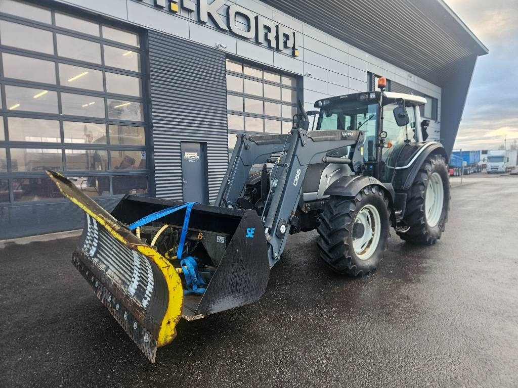 Valtra N121 HT ,53kmh, trukkipiikit, kauha, aura  - Трактор: фото 2 Valtra N121 HT ,53kmh, trukkipiikit, kauha, aura  - Трактор: фото 2