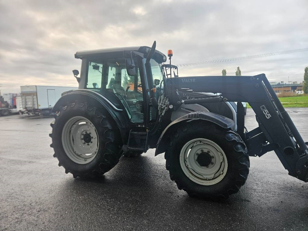 Valtra N121 HT ,53kmh, trukkipiikit, kauha, aura  - Трактор: фото 4 Valtra N121 HT ,53kmh, trukkipiikit, kauha, aura  - Трактор: фото 4