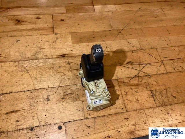 Scania 2301821 – Scania Hand brake - Кабіна й інтер'єр в категорії Вантажівки: фото 1 Scania 2301821 – Scania Hand brake - Кабіна й інтер'єр в категорії Вантажівки: фото 1