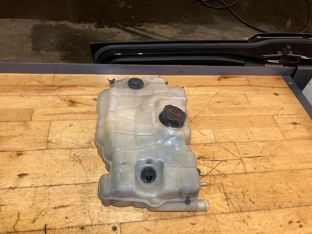 Scania 2545033 – Scania Expansions tank - Двигун та запчастини в категорії Вантажівки: фото 1 Scania 2545033 – Scania Expansions tank - Двигун та запчастини в категорії Вантажівки: фото 1