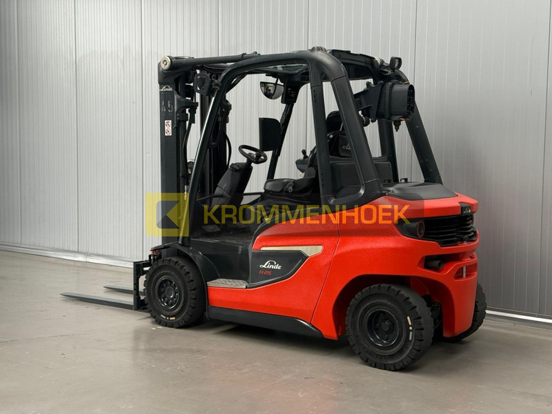 Linde H 25 D - Дизельний навантажувач: фото 3 Linde H 25 D - Дизельний навантажувач: фото 3