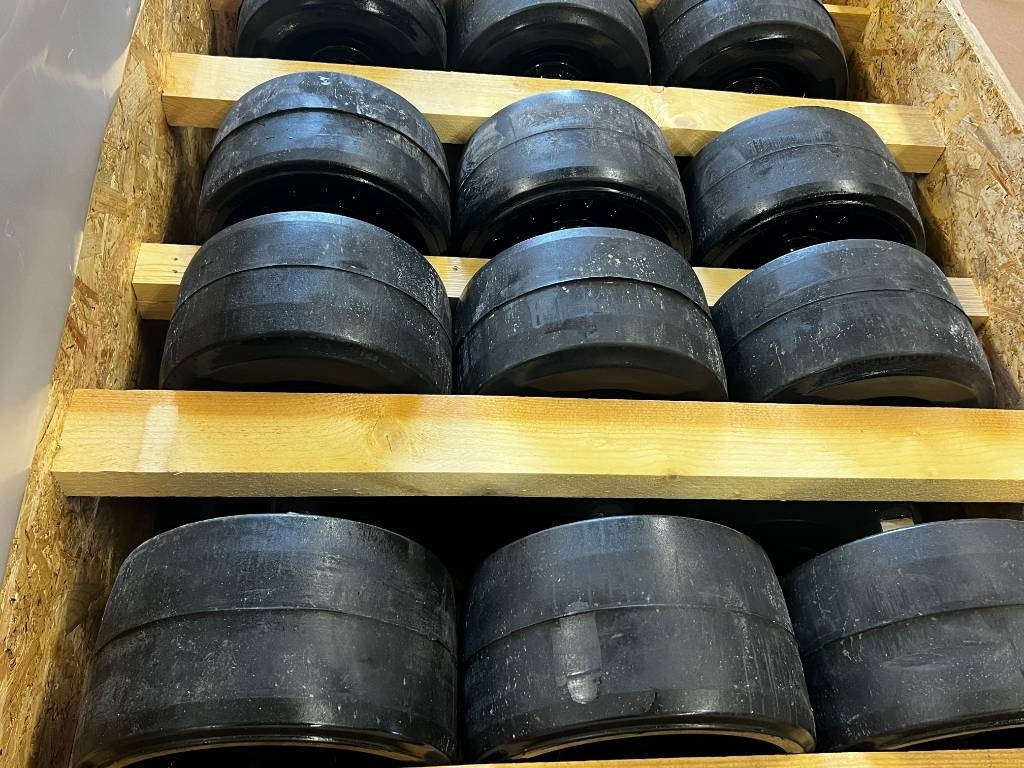 CNH Track rollers for tracks - CNH - Quadtrac/Steiger - Шина в категорії Сільськогосподарська техніка: фото 4 CNH Track rollers for tracks - CNH - Quadtrac/Steiger - Шина в категорії Сільськогосподарська техніка: фото 4