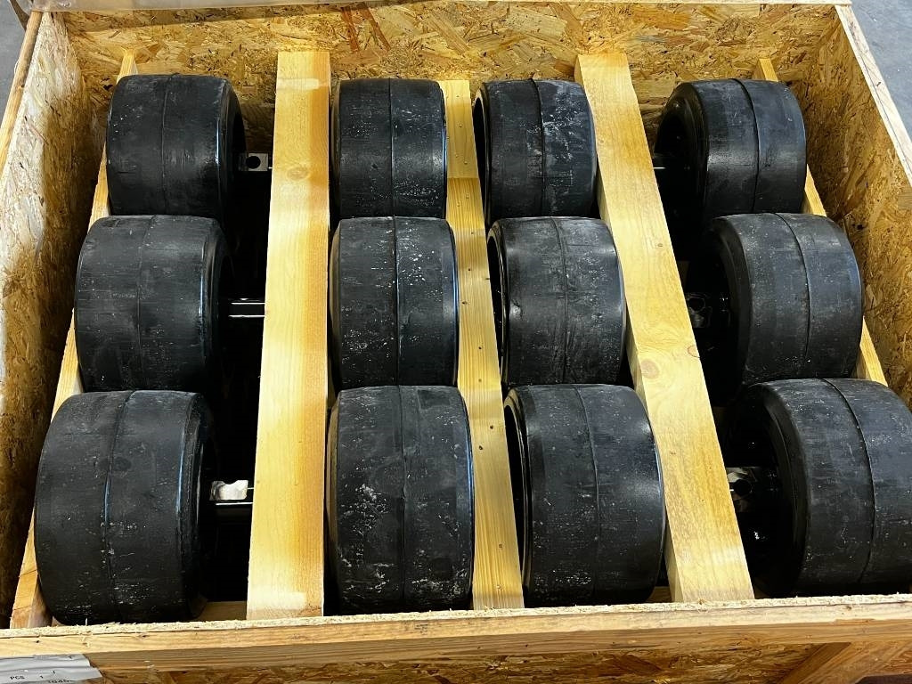 CNH Track rollers for tracks - CNH - Quadtrac/Steiger - Шина в категорії Сільськогосподарська техніка: фото 2 CNH Track rollers for tracks - CNH - Quadtrac/Steiger - Шина в категорії Сільськогосподарська техніка: фото 2