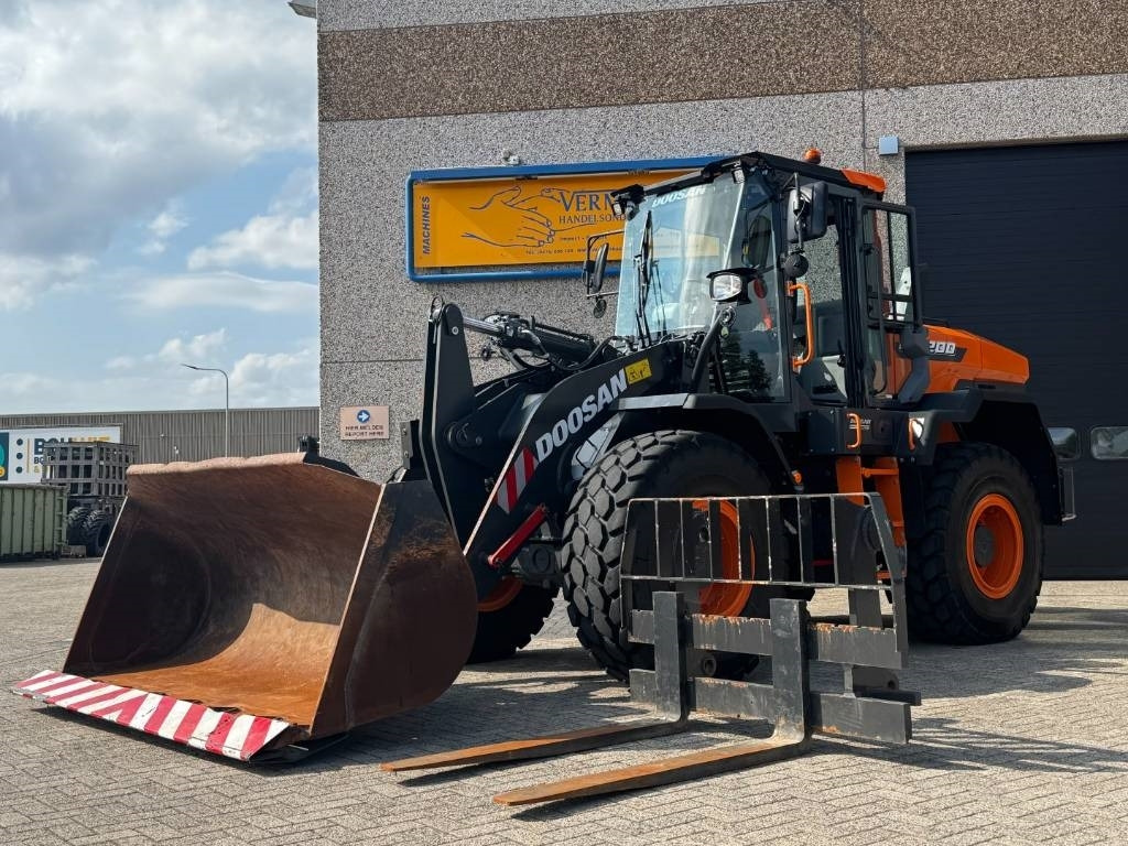 Doosan DEVELON / DOOSAN DL200-7, central lubrication, 202 - Міні-навантажувач: фото 1 Doosan DEVELON / DOOSAN DL200-7, central lubrication, 202 - Міні-навантажувач: фото 1