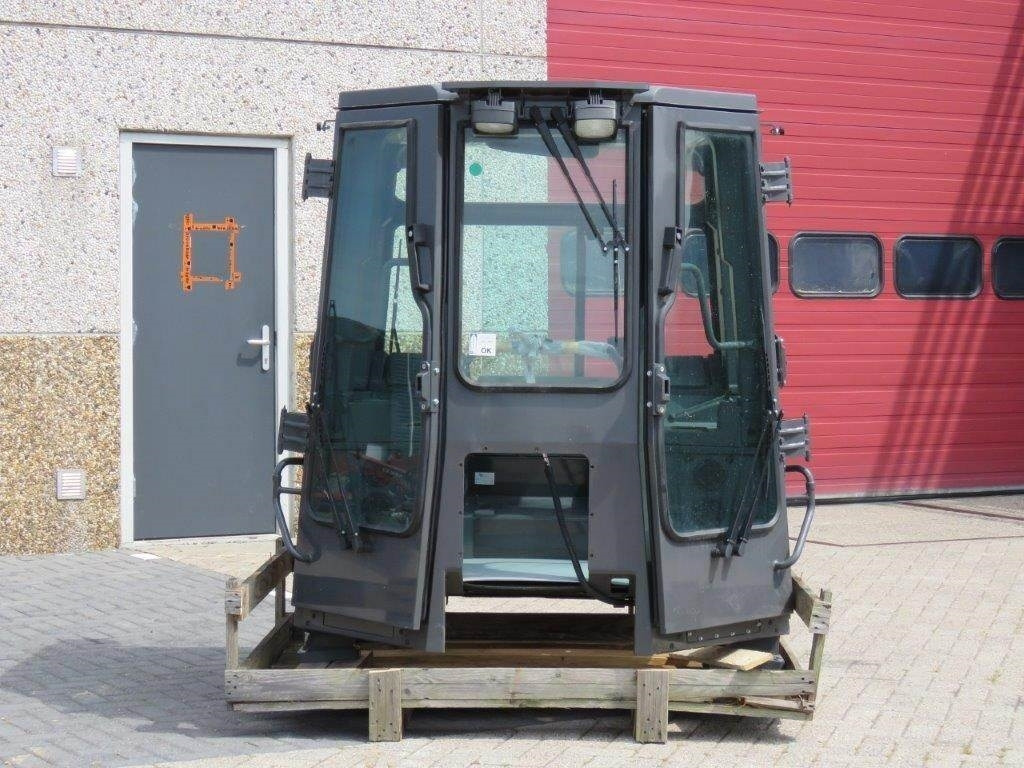New Holland CE - Кабіна в категорії Будівельна техніка: фото 4 New Holland CE - Кабіна в категорії Будівельна техніка: фото 4