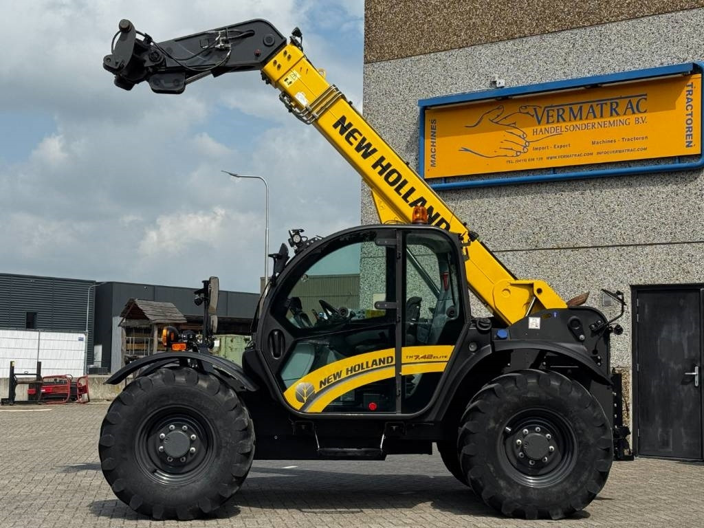 New Holland TH7.42, airco, 1951 hours! - Навантажувач телескопічний: фото 2 New Holland TH7.42, airco, 1951 hours! - Навантажувач телескопічний: фото 2