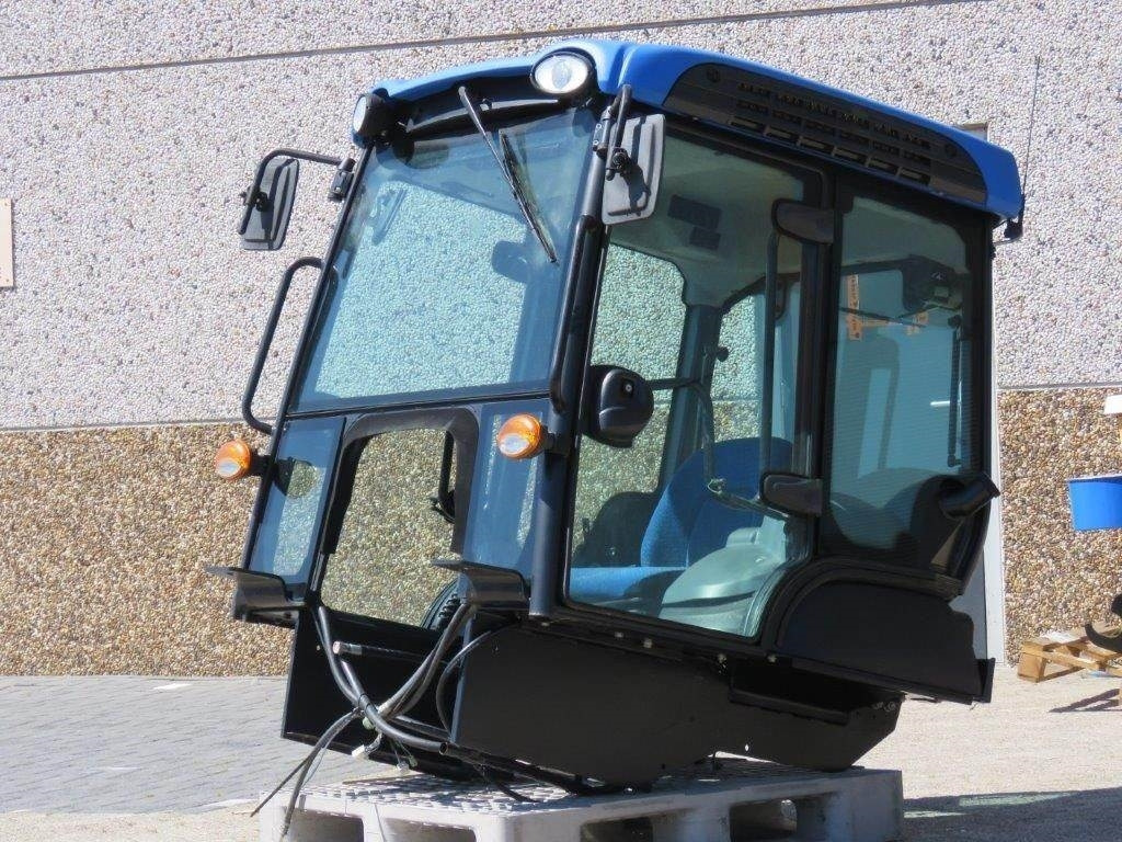 New Holland TK - Кабіна в категорії Будівельна техніка: фото 2 New Holland TK - Кабіна в категорії Будівельна техніка: фото 2