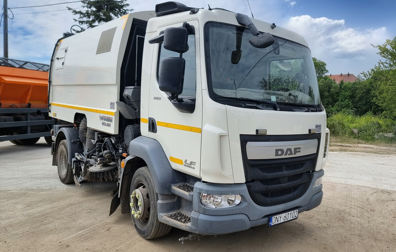 DAF LF220 - Підмітально-прибиральна машина: фото 2 DAF LF220 - Підмітально-прибиральна машина: фото 2
