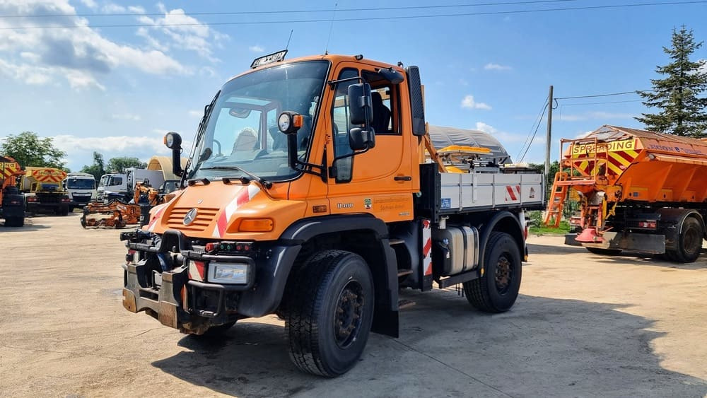 MERCEDES-BENZ Unimog U400 - Комунальний трактор: фото 1 MERCEDES-BENZ Unimog U400 - Комунальний трактор: фото 1