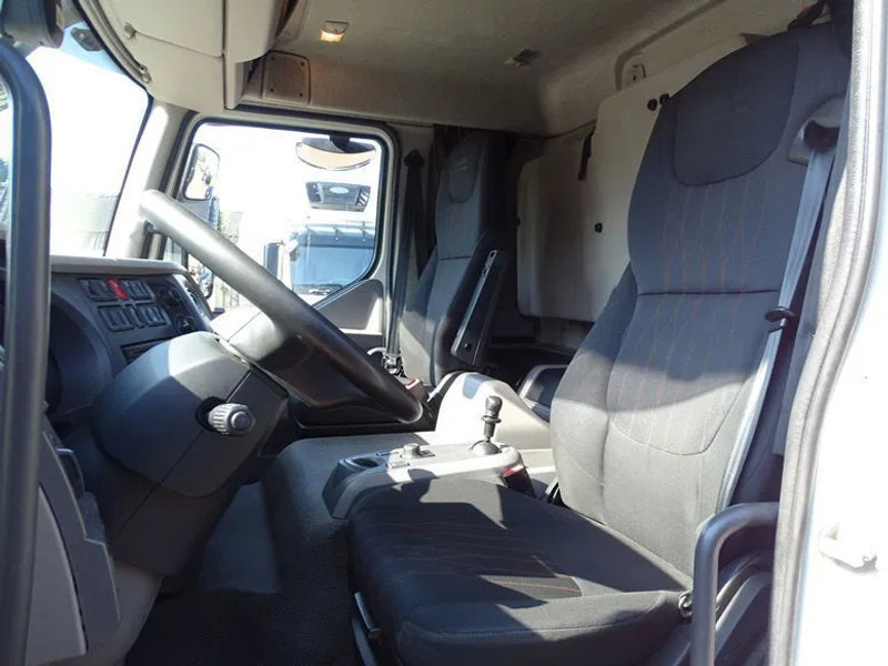 DAF LF 260 16 TON SLEEPER BOX 720X250X244 LBW 1.5 T - Вантажівка з закритим кузовом: фото 4 DAF LF 260 16 TON SLEEPER BOX 720X250X244 LBW 1.5 T - Вантажівка з закритим кузовом: фото 4