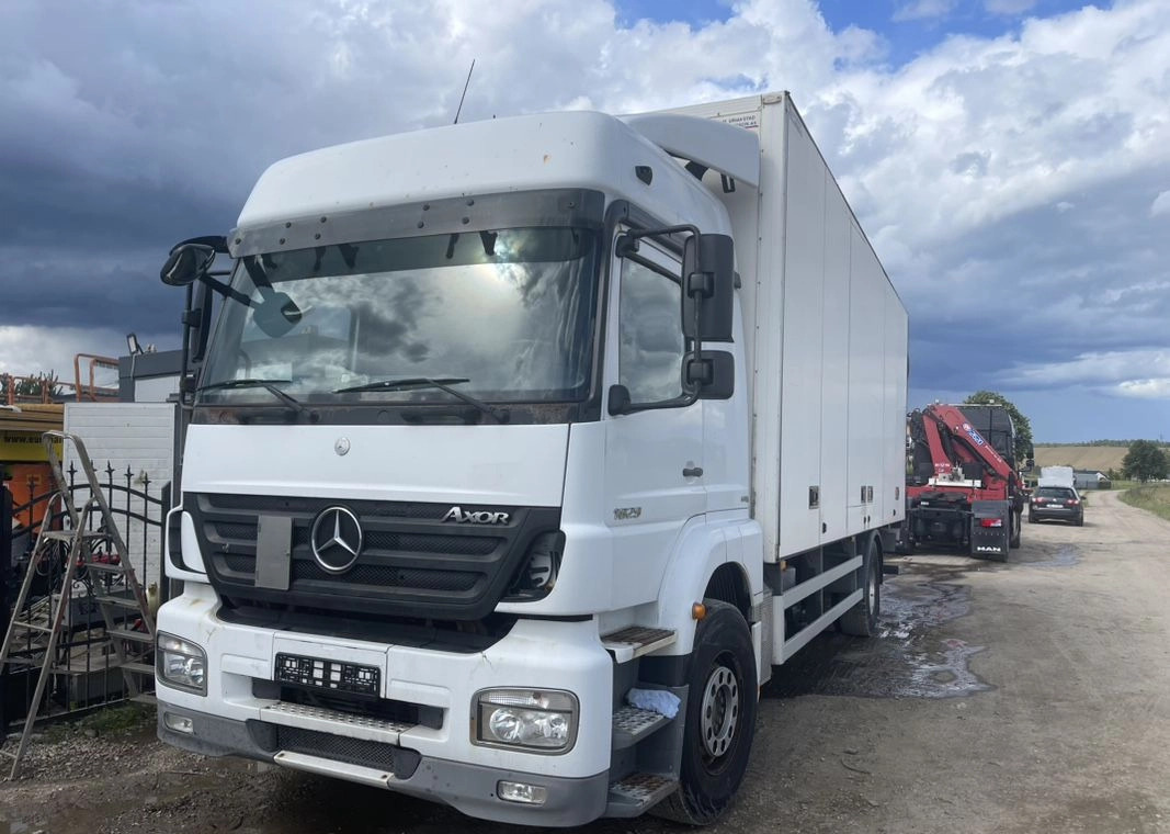 MERCEDES-BENZ AXOR PRZEBIEG TYLKO 322000 KM!!!! - Ізотермічна вантажівка: фото 5 MERCEDES-BENZ AXOR PRZEBIEG TYLKO 322000 KM!!!! - Ізотермічна вантажівка: фото 5