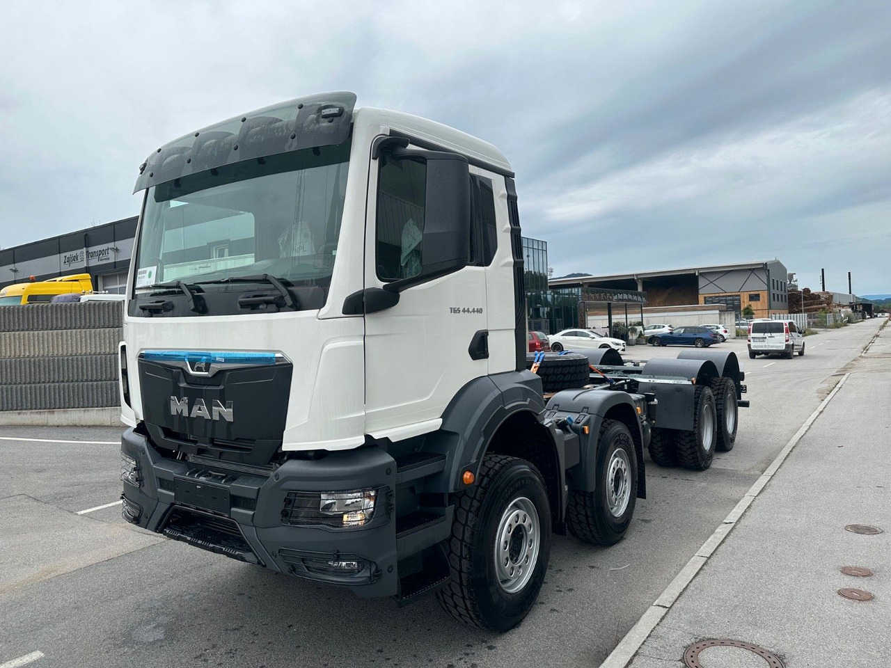 MAN 41.440 8X4 BB CH - Вантажівка шасі: фото 2 MAN 41.440 8X4 BB CH - Вантажівка шасі: фото 2