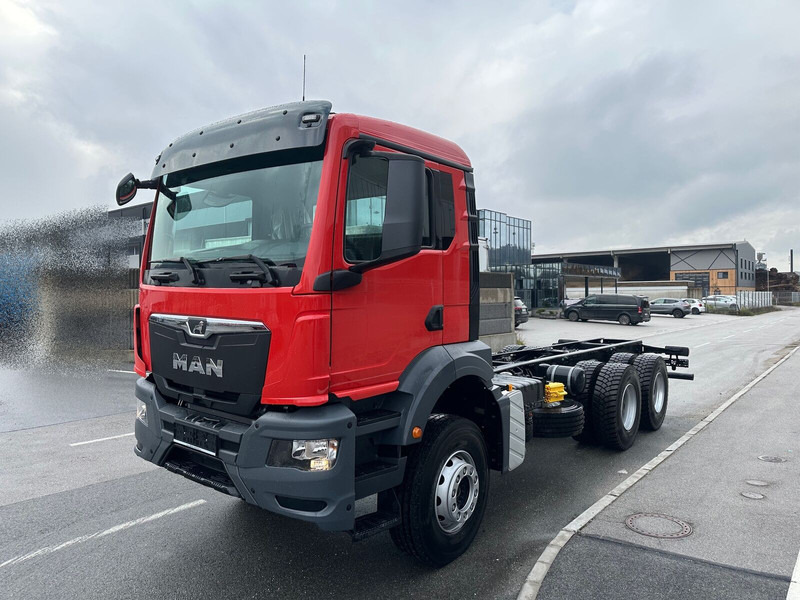 MAN TGS 33.400 6X4 BB CH - Вантажівка шасі: фото 2 MAN TGS 33.400 6X4 BB CH - Вантажівка шасі: фото 2