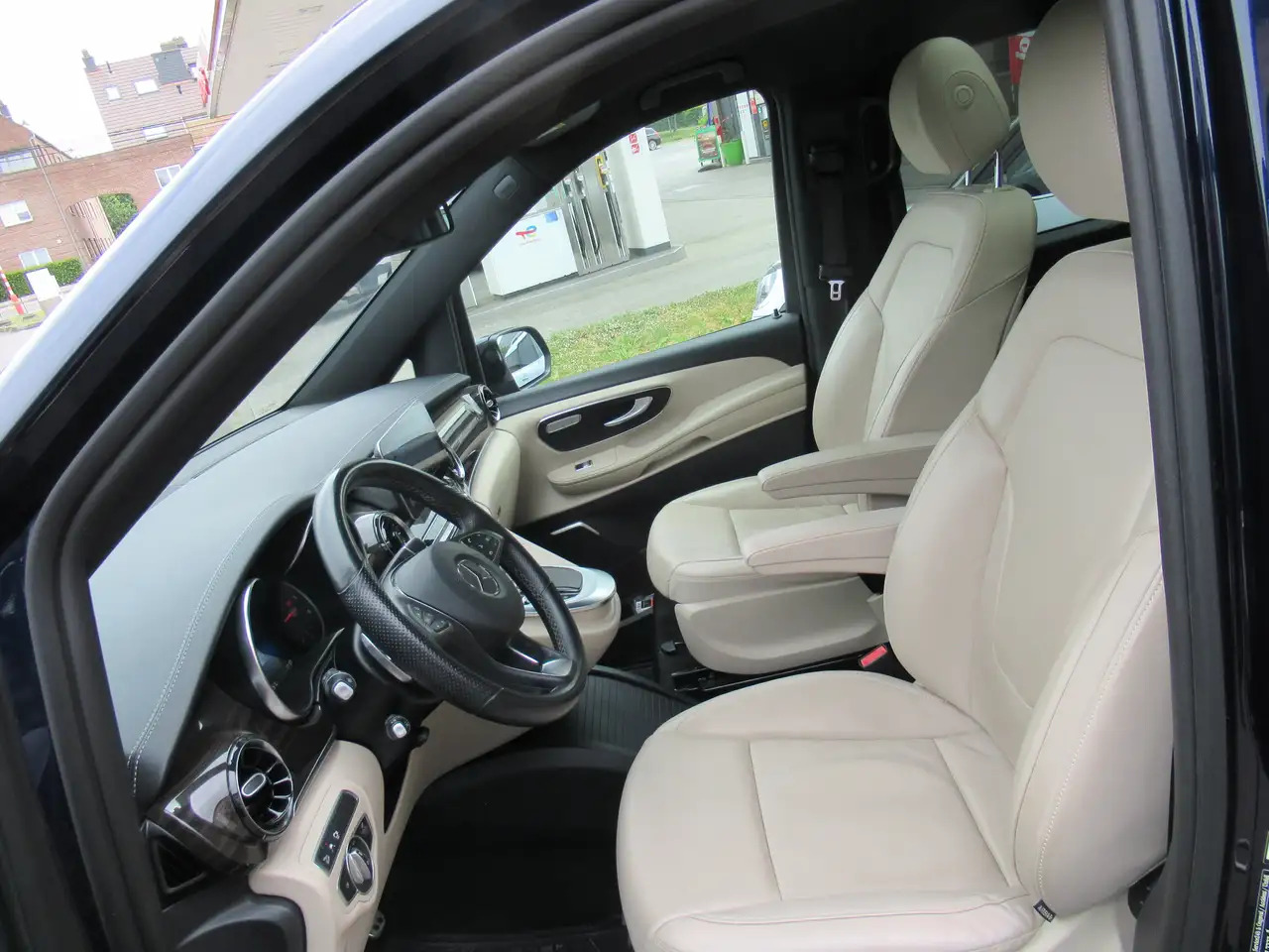 Mercedes-Benz V 300 d 4-Matic MWB toit pano 45000€+tva/btw - Вантажопасажирський фургон: фото 5 Mercedes-Benz V 300 d 4-Matic MWB toit pano 45000€+tva/btw - Вантажопасажирський фургон: фото 5