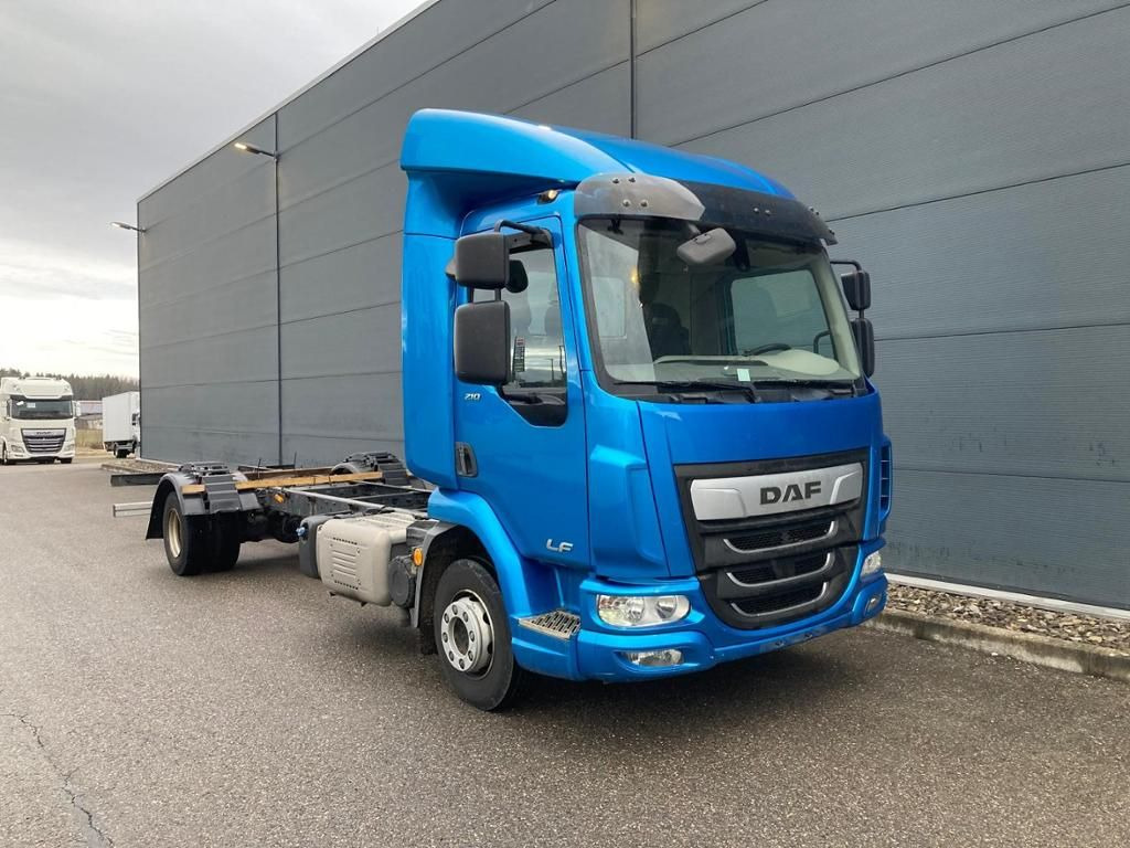 DAF LF 210 FA Standheizung / 5.00m Rd / 7.490kg - Тентована вантажівка: фото 1 DAF LF 210 FA Standheizung / 5.00m Rd / 7.490kg - Тентована вантажівка: фото 1