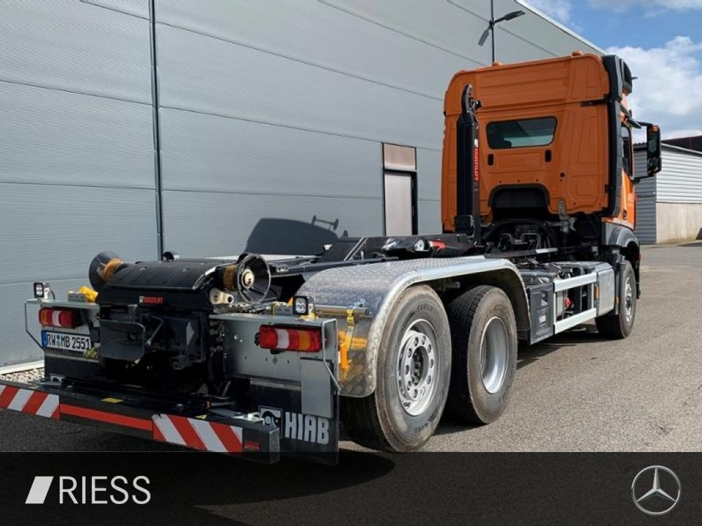 Mercedes-Benz 2551 L Abrollkipper mit HAD, gelenkter liftbarer - Вантажівка: фото 3 Mercedes-Benz 2551 L Abrollkipper mit HAD, gelenkter liftbarer - Вантажівка: фото 3
