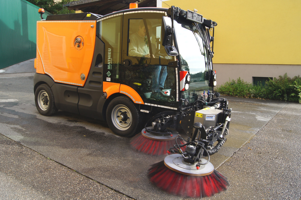 MATHIEU Azura Flex MC210 3-rd brush / EURO 6 - Підмітально-прибиральна машина: фото 2 MATHIEU Azura Flex MC210 3-rd brush / EURO 6 - Підмітально-прибиральна машина: фото 2