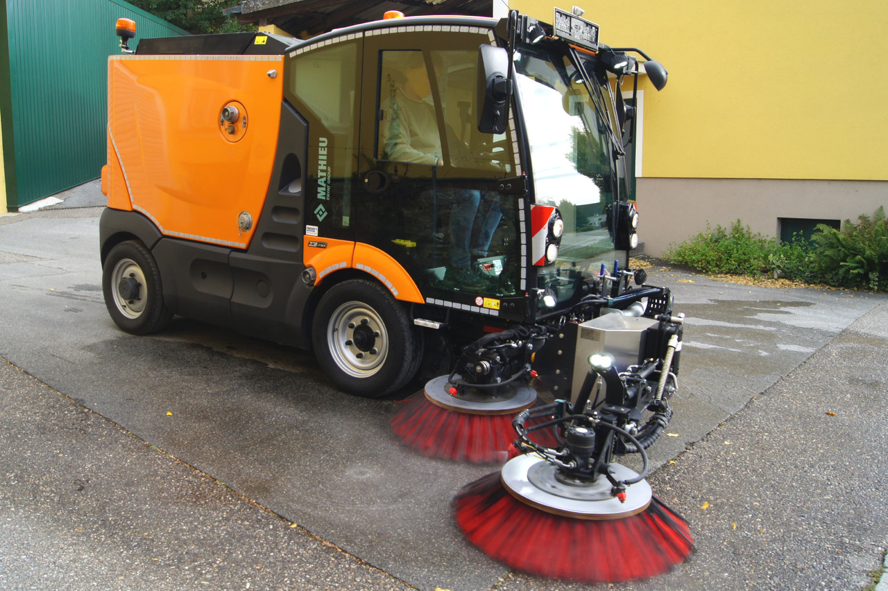 MATHIEU Azura Flex MC210 3-rd brush / EURO 6 / TÜV - Підмітально-прибиральна машина: фото 2 MATHIEU Azura Flex MC210 3-rd brush / EURO 6 / TÜV - Підмітально-прибиральна машина: фото 2