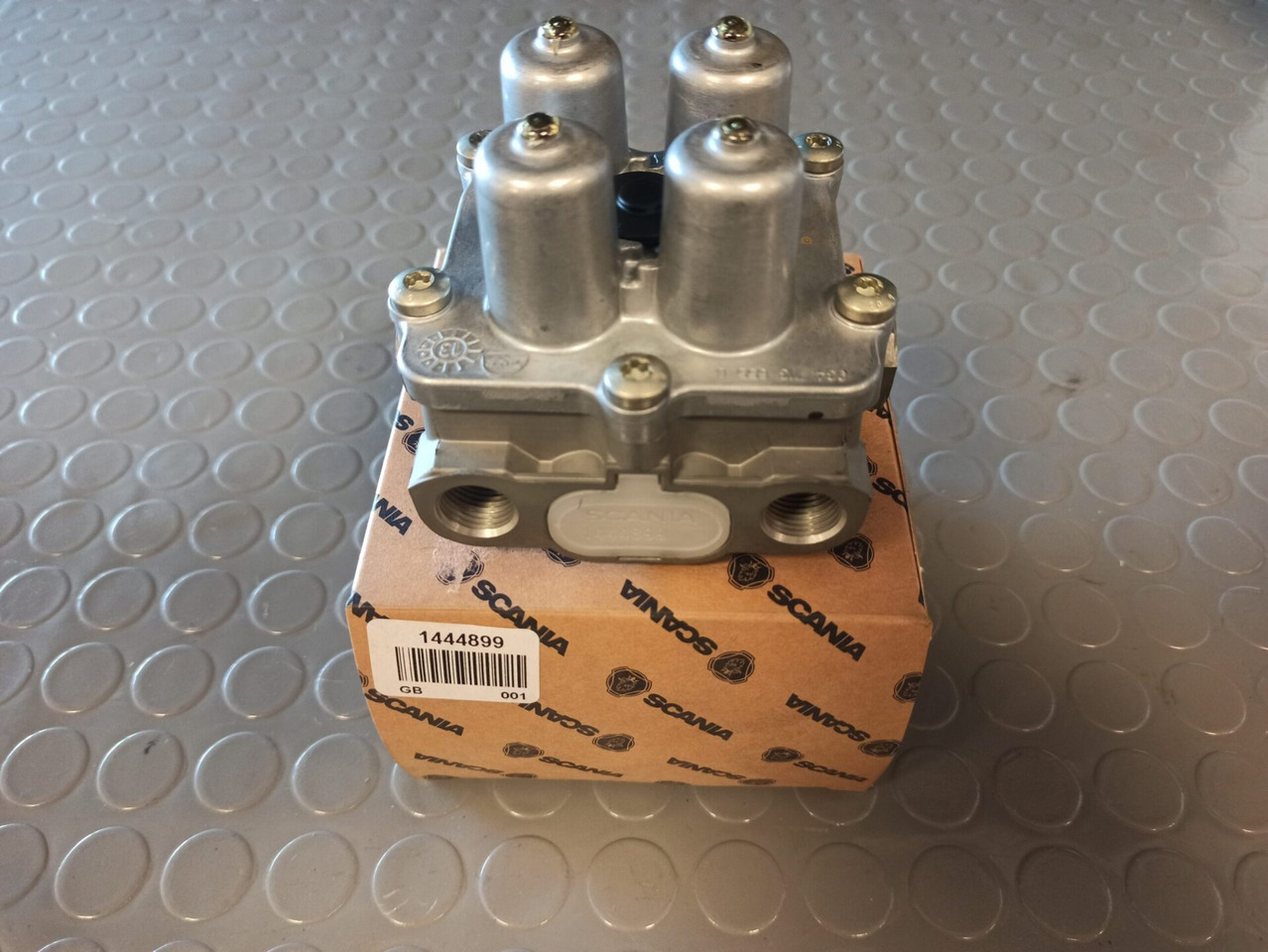 SCANIA FOUR CIRCUIT PROTECTION VALVE - 1444899 - Деталі гальмівної системи в категорії Вантажівки: фото 1 SCANIA FOUR CIRCUIT PROTECTION VALVE - 1444899 - Деталі гальмівної системи в категорії Вантажівки: фото 1