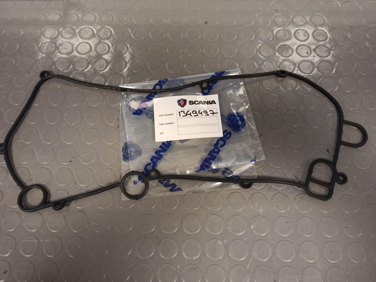 SCANIA OIL COOLER GASKET - 1349497 - Масляний радіатор в категорії Вантажівки: фото 1 SCANIA OIL COOLER GASKET - 1349497 - Масляний радіатор в категорії Вантажівки: фото 1