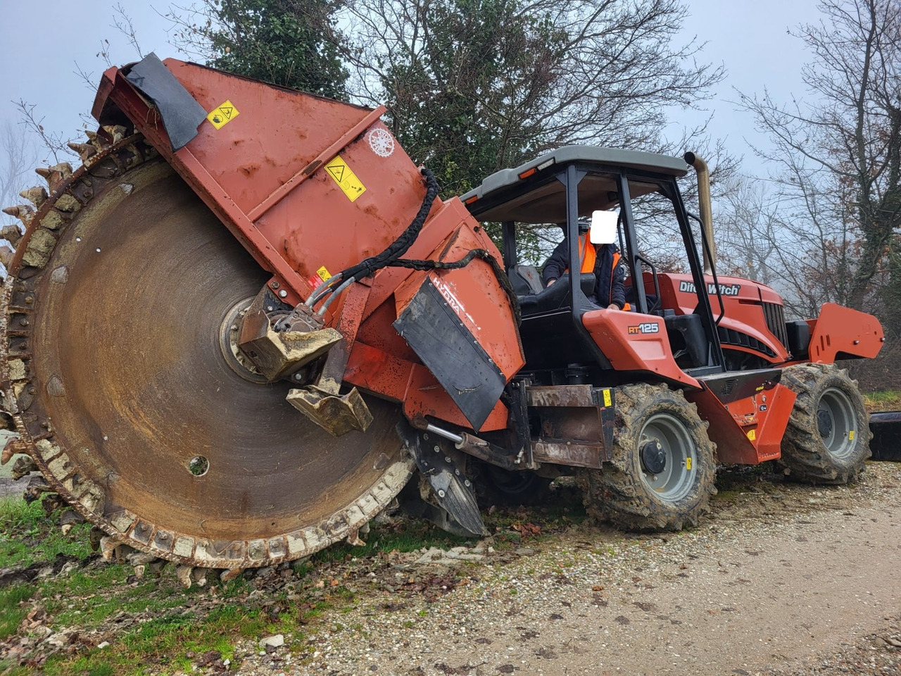 DITCH WITCH RT125 - Траншеєкопач: фото 1 DITCH WITCH RT125 - Траншеєкопач: фото 1