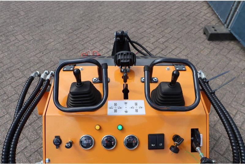 Новий Гусеничний навантажувач ARTEER QB-480: фото 20 Новий Гусеничний навантажувач ARTEER QB-480: фото 20