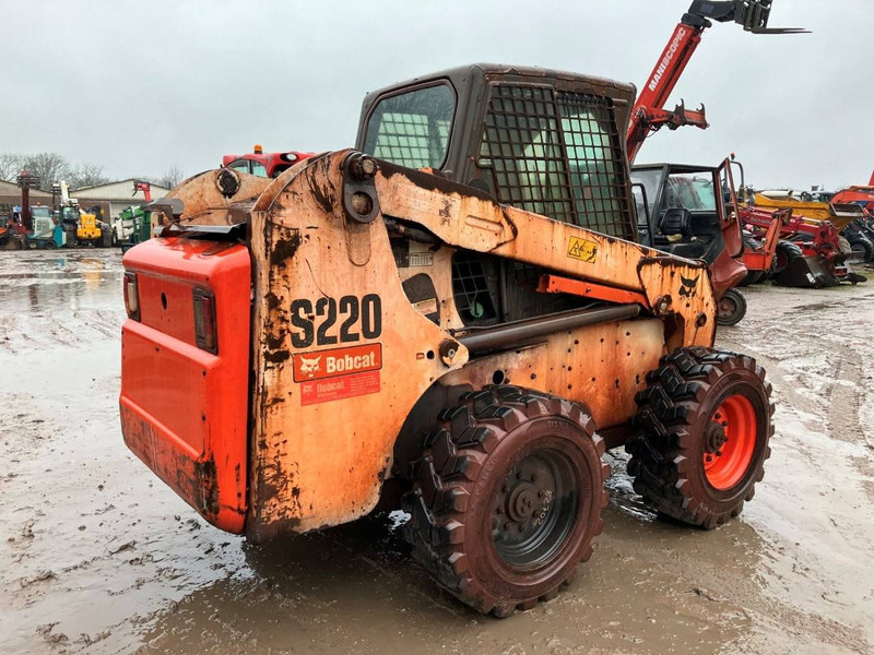 Bobcat S220 - Колісний навантажувач: фото 5 Bobcat S220 - Колісний навантажувач: фото 5