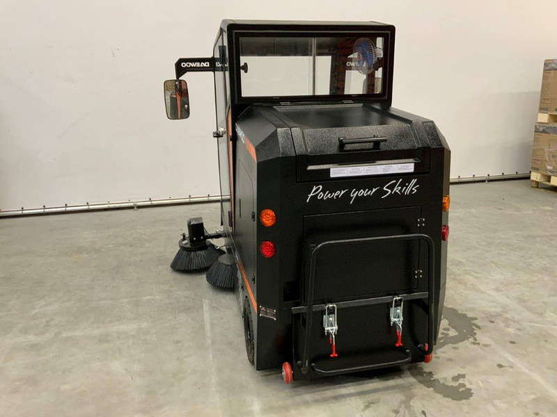 Daewoo DAS100 - Підмітально-прибиральна машина: фото 5 Daewoo DAS100 - Підмітально-прибиральна машина: фото 5