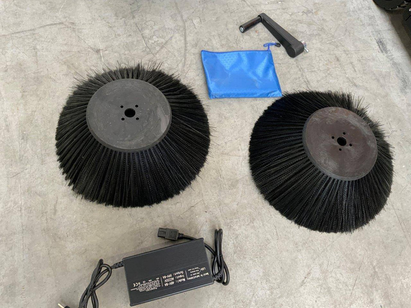 Daewoo DAS80 Zit - Підмітально-прибиральна машина: фото 5 Daewoo DAS80 Zit - Підмітально-прибиральна машина: фото 5