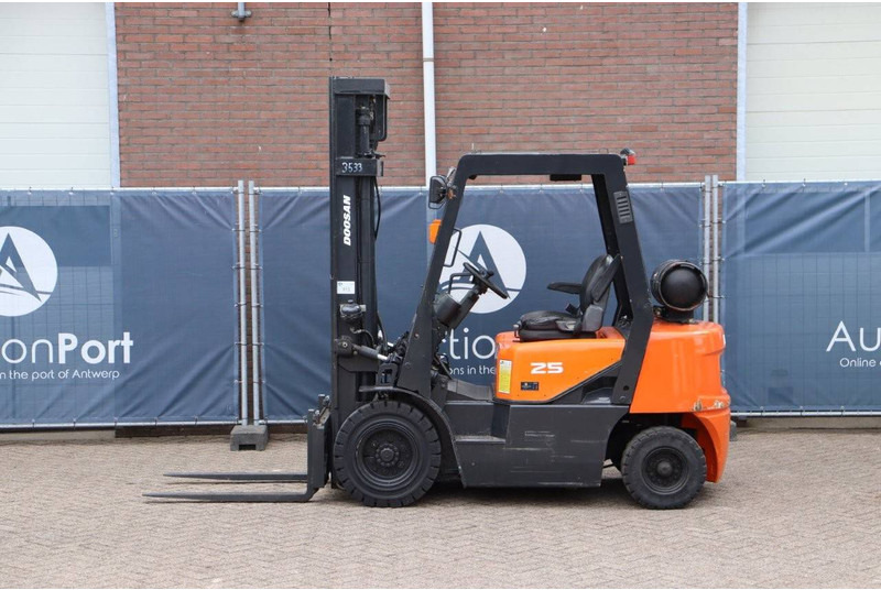 Doosan G25G - Газовий навантажувач: фото 2 Doosan G25G - Газовий навантажувач: фото 2