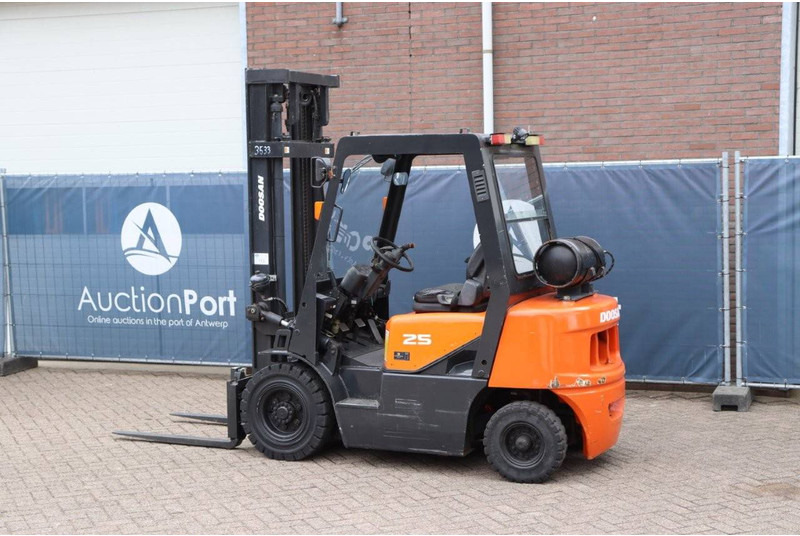 Doosan G25G - Газовий навантажувач: фото 3 Doosan G25G - Газовий навантажувач: фото 3