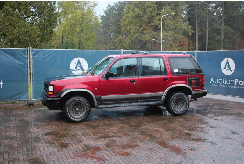 Ford Explorer - Позашляховик: фото 1 Ford Explorer - Позашляховик: фото 1