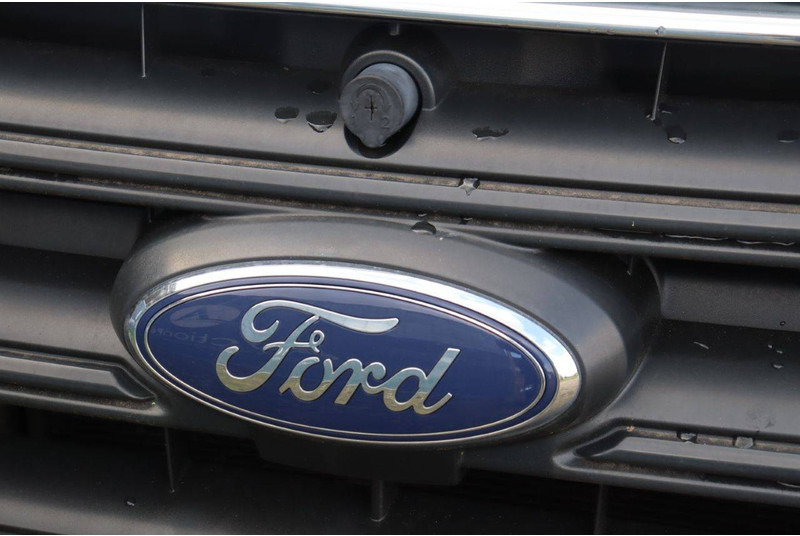 Суцільнометалевий фургон Ford Transit: фото 11