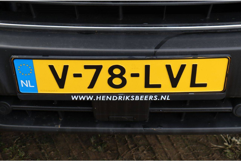 Суцільнометалевий фургон Ford Transit: фото 12