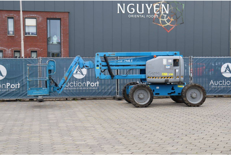 Genie Z-45/25J - Колінчастий підйомник: фото 1 Genie Z-45/25J - Колінчастий підйомник: фото 1