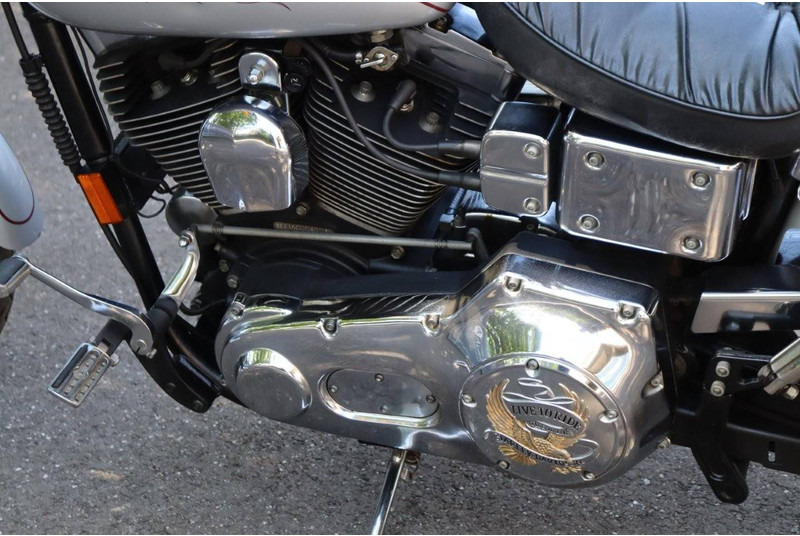 Мотоцикл Harley-Davidson Dyna Wide Glide: фото 17