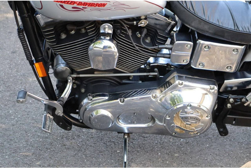 Мотоцикл Harley-Davidson Dyna Wide Glide: фото 15