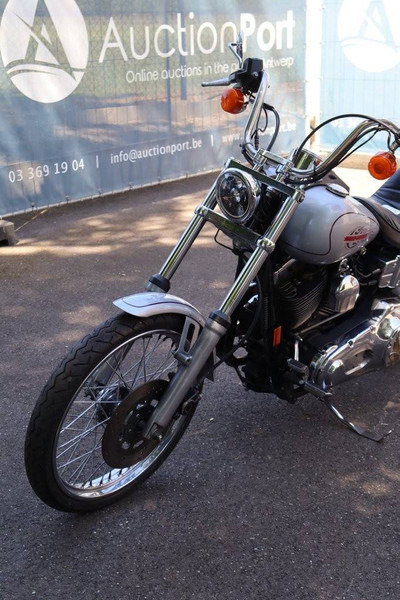Мотоцикл Harley-Davidson Dyna Wide Glide: фото 14