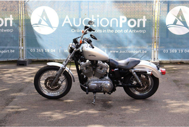Harley-Davidson Sportster XL 883 Roadster - Мотоцикл: фото 2 Harley-Davidson Sportster XL 883 Roadster - Мотоцикл: фото 2