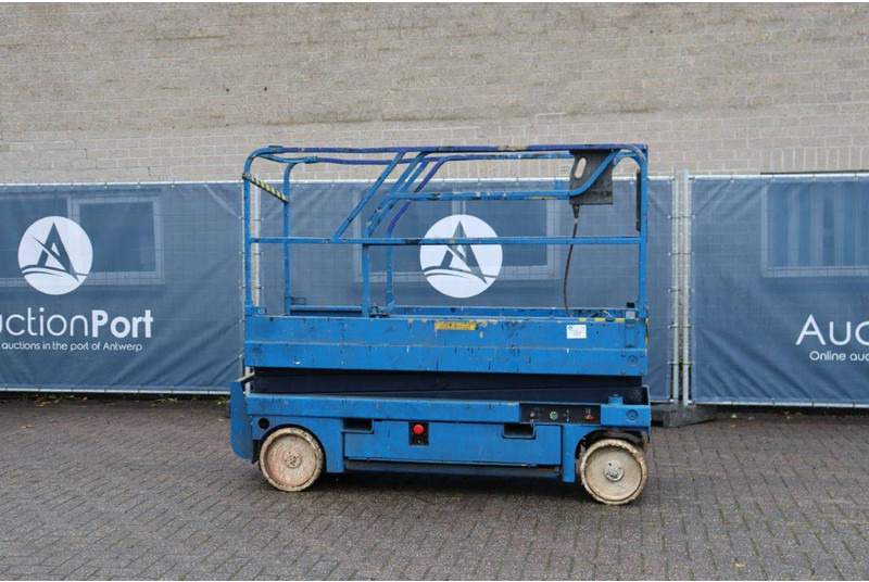 Haulotte Compact 8 - Ножичний підйомник: фото 3 Haulotte Compact 8 - Ножичний підйомник: фото 3