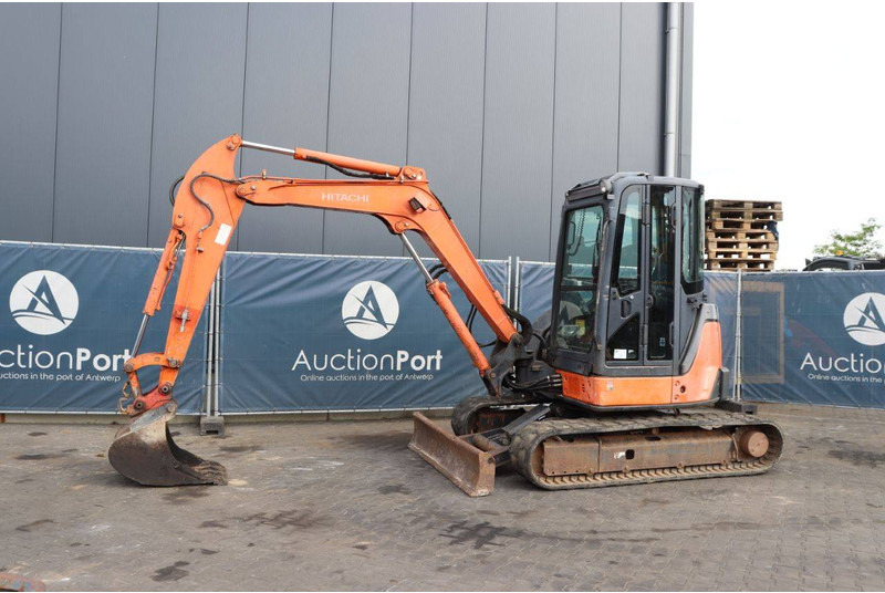 Hitachi ZX40U-2 CLR - Гусеничний екскаватор: фото 1 Hitachi ZX40U-2 CLR - Гусеничний екскаватор: фото 1