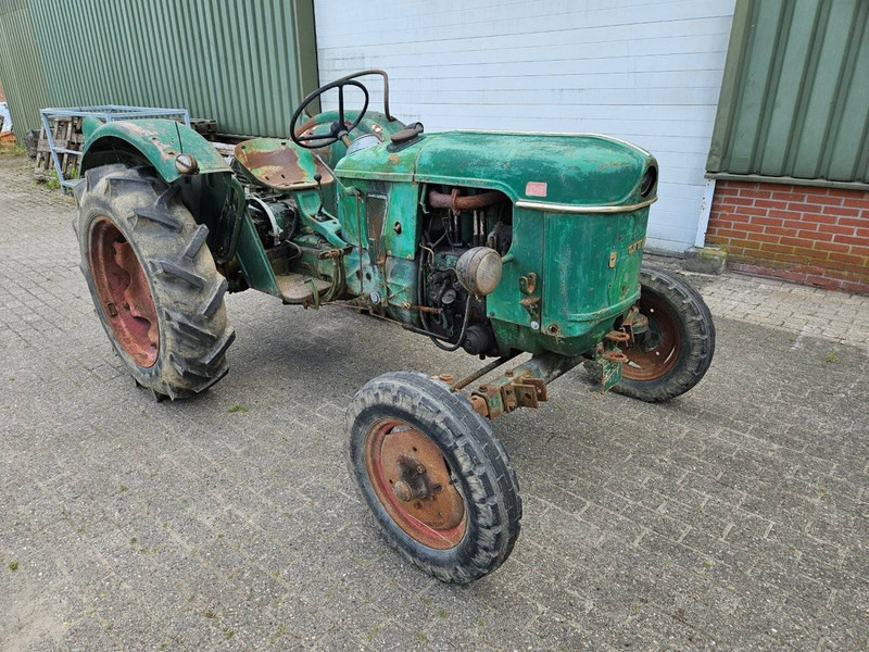 John Deere D30 - Трактор: фото 3 John Deere D30 - Трактор: фото 3