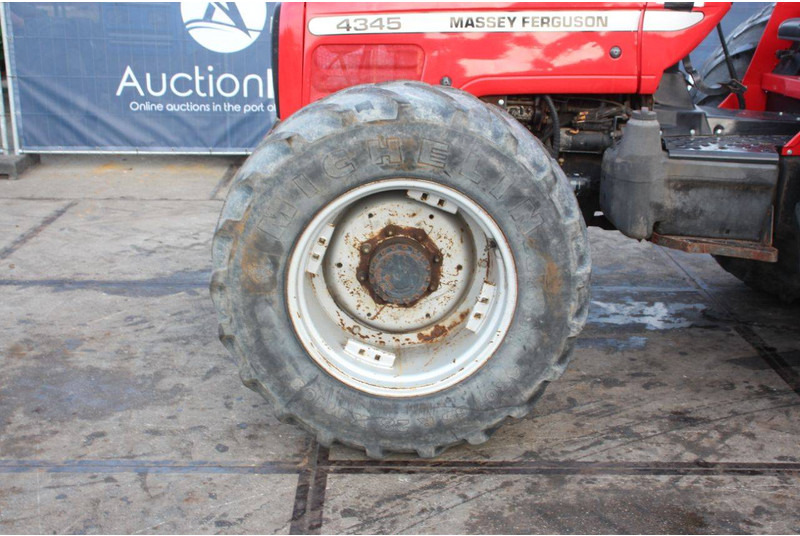 Трактор Massey Ferguson 4345: фото 11